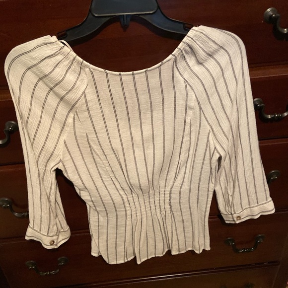Women pinstripe casual shirt - Picture 2 of 3